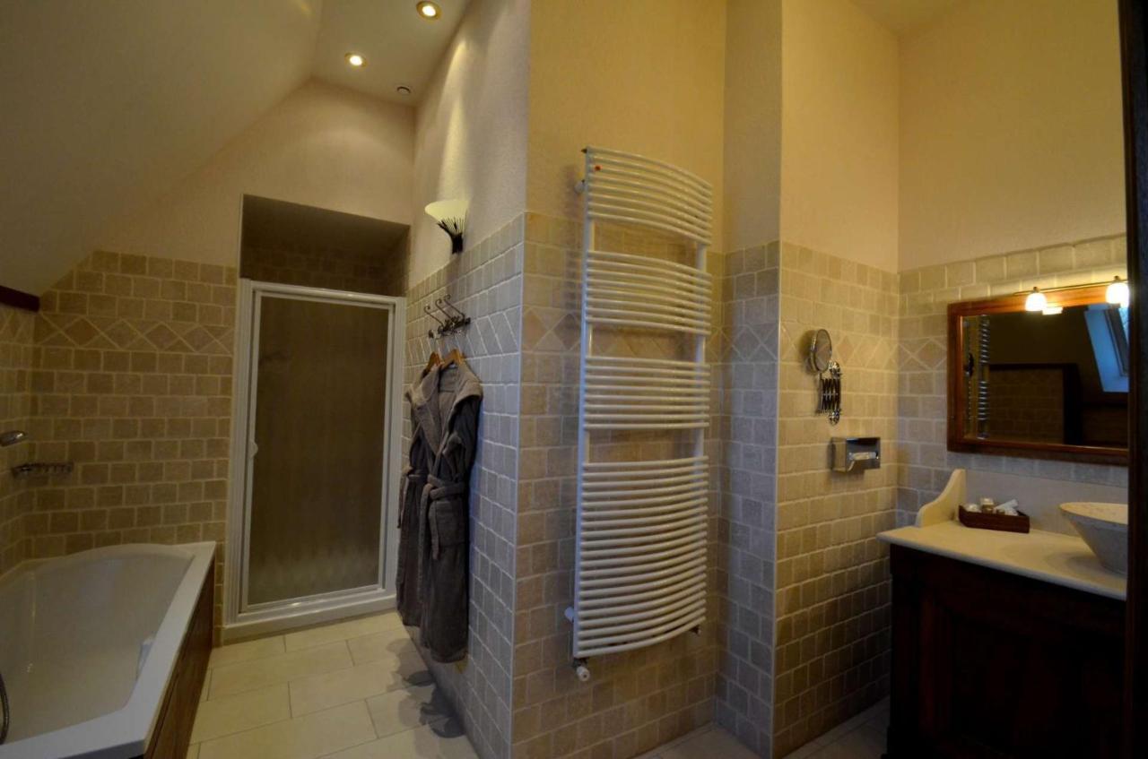 Hotel Le Manoir De Mathan Crepon A La Campagne 5 Mn D'Arromanches Et 10 Mn De Bayeux מראה חיצוני תמונה